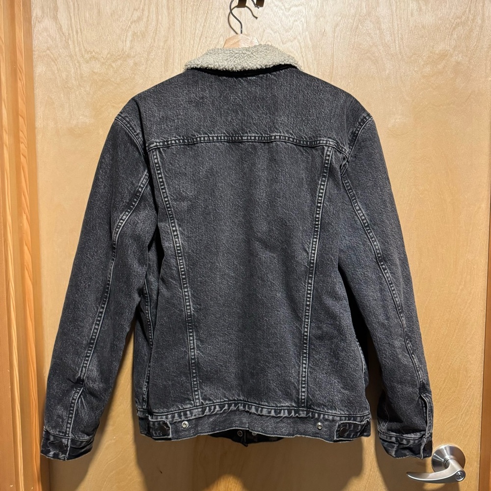 Levi’s The Sherpa Trucker Jacket - Picture 2 of 5